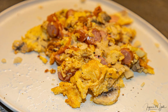 Eggjakaka með beikon pylsum ofl