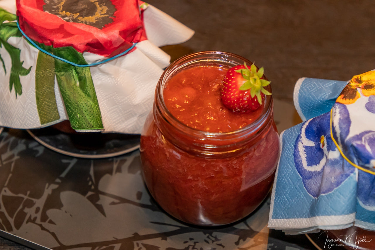 Rabarbara sulta með jarðarberjum