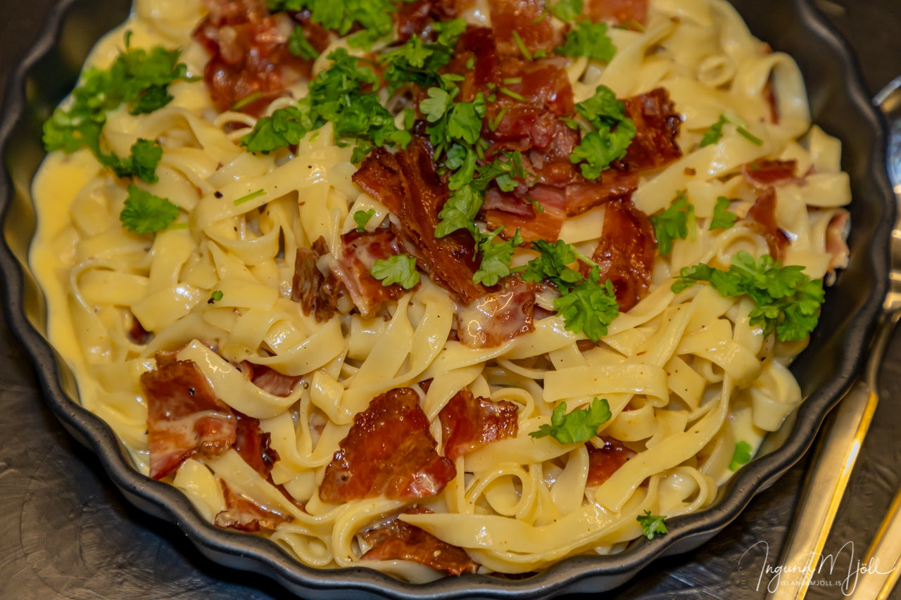Carbonara tagliatelle pasta
