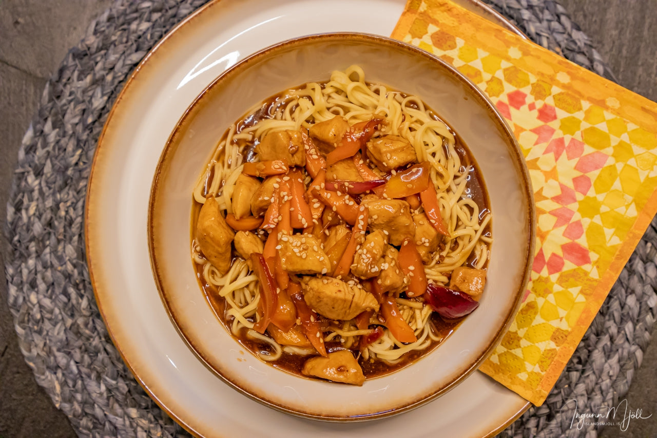 Núðlur með kjúkling í Hoisin sósu